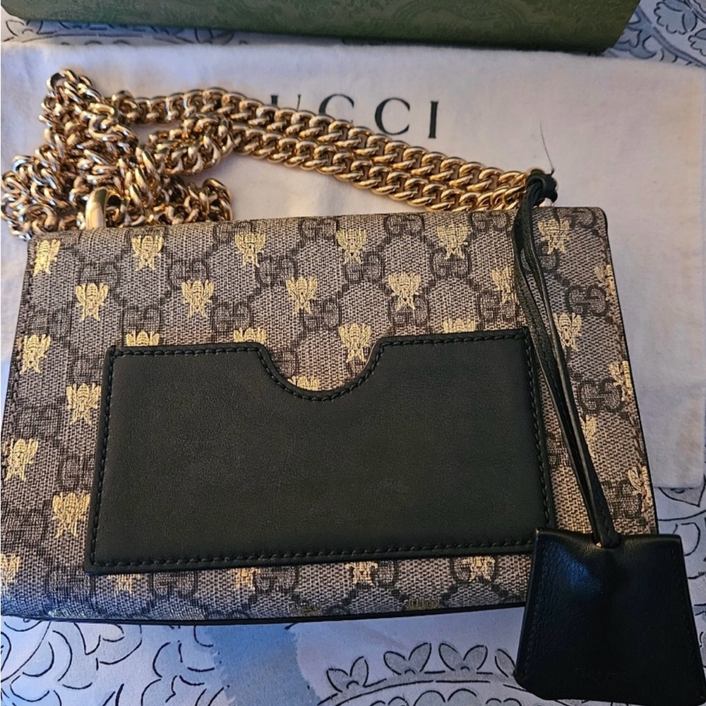 GUCCI Limited Edition GG Bee Supreme Monogram Shoulder Bag - Picture 10 of 11